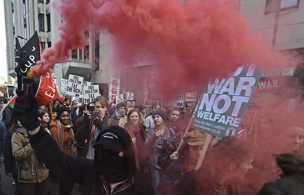 Disturbios en una protesta de estudiantes ingleses por educación gratuita