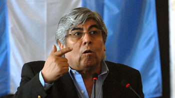 moyano amenaza con un paro nacional de camioneros moyano amenaza con un paro nacional de camioneros