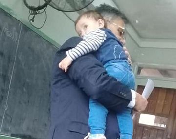 El gesto solidario de un profesor con una madre soltera que se hizo viral