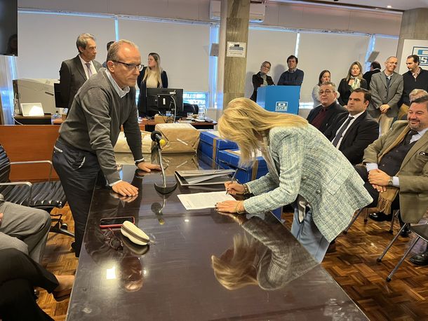 El gobierno sostiene que el Proyecto Arazatí supone la inversión privada más grande de los últimos 150 años en materia de agua potable.