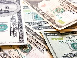 El dólar sube en los bancos privados y hay problemas con los home banking