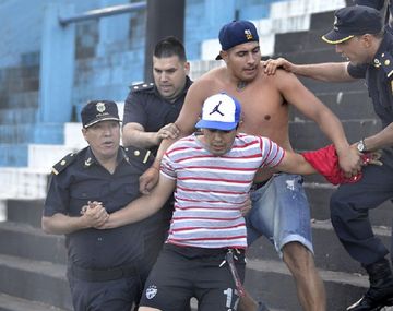 Así actuaba el operativo policial en el Almagro - Atlético Paraná