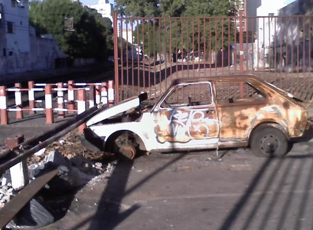 Hay 2 mil autos abandonados en calles y avenidas porteñas
