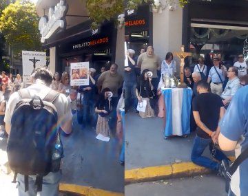 Fieles católicos realizaron un desagravio frente a los estudios de Olga tras el pesebre viviente