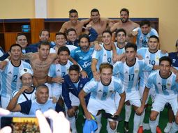 Los jugadores de Atlético, con la camiseta de la Selección Los jugadores de Atlético, con la camiseta de la Selección