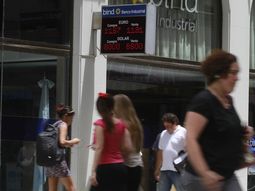 en medio de la polemica por la formula, se vendieron 6 millones de dolares en medio de la polemica por la formula, se vendieron 6 millones de dolares