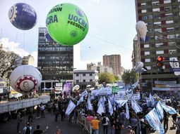 La CGT festejó el Día de la Lealtad en la puerta de su sede