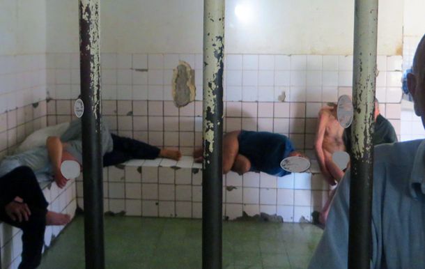 El director admite el deterioro del psiquiátrico