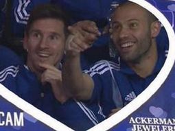 falto el besito: messi y mascherano, escrachados por la kiss cam falto el besito: messi y mascherano, escrachados por la kiss cam