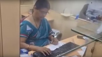 Se ríen de la cajera más rápida del mundo, pero no conocen su enfermedad Se ríen de la cajera más rápida del mundo, pero no conocen su enfermedad