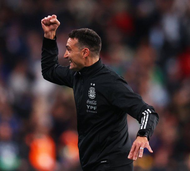 Lionel Scaloni sorteó con clase el incómodo momento y también le ganó a Italia en Wembley.