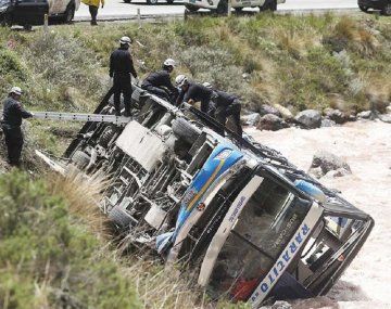 Tragedia en Perú: al menos 29 muertos por la caída al precipicio de un micro