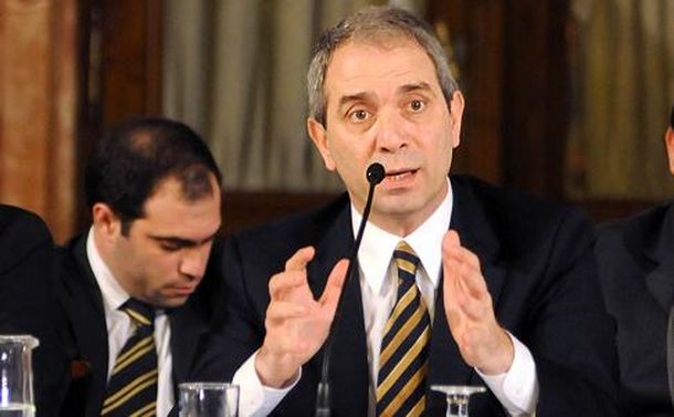 Alak: El nuevo Código no prohíbe los contratos en dólares