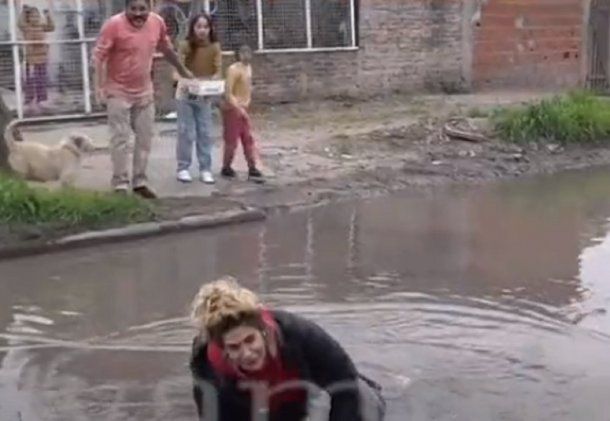 Blooper en vivo: a la notera de Momento D se la tragó un pozo