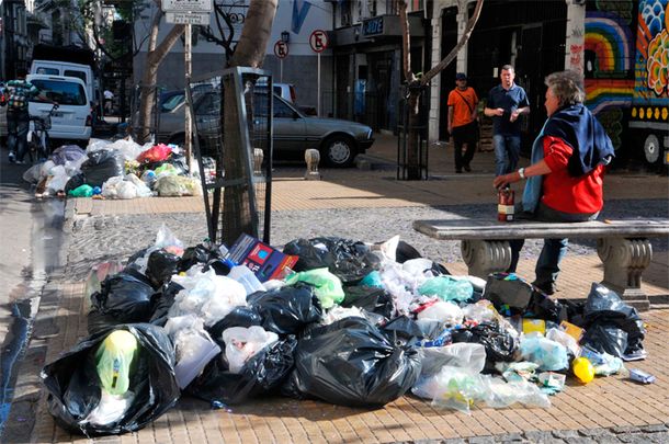 Advierten por el peligro de la basura ante el intenso calor