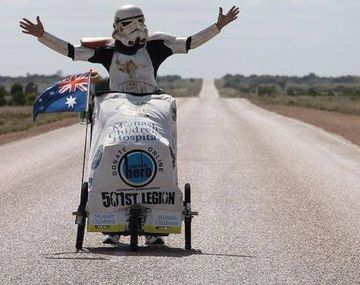 Su traje de Star Wars lo salvó