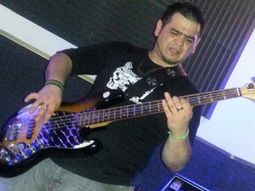 muerte en vivo: rockero fallece en medio de un show por una descarga electrica muerte en vivo: rockero fallece en medio de un show por una descarga electrica