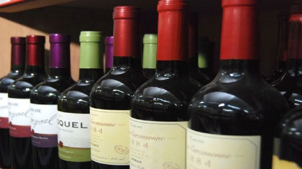 Fin del misterio: ¿por qué los vinos salen más baratos en los súper chinos?