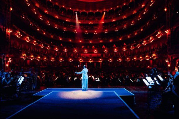 Nicki Nicole se presentó en el Teatro Colón y brindó un show íntimo y emocionante