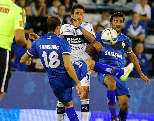 En un partido parejo, Gimnasia se encontró con una jugada fortuita y derrotó a Vélez