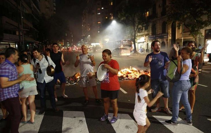 En medio de la ola de calor, miles de usuarios pasaron la noche sin luz