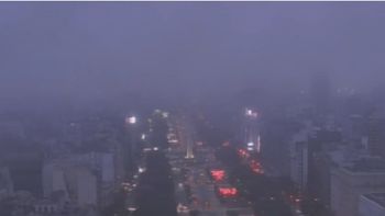 no se ve nada: la ciudad amanecio en medio de densos bancos de niebla no se ve nada: la ciudad amanecio en medio de densos bancos de niebla