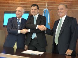 ypf y bridas sellaron acuerdo para desarrollar vaca muerta ypf y bridas sellaron acuerdo para desarrollar vaca muerta