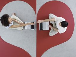 Seis de cada diez personas conocerían el amor en la web