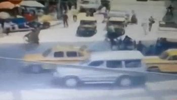 video: asi fue el derrumbe del puente de calcuta video: asi fue el derrumbe del puente de calcuta