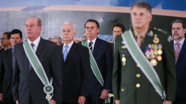 Brasil: Bolsonaro destituyó a los tres jefes de las Fuerzas Armadas