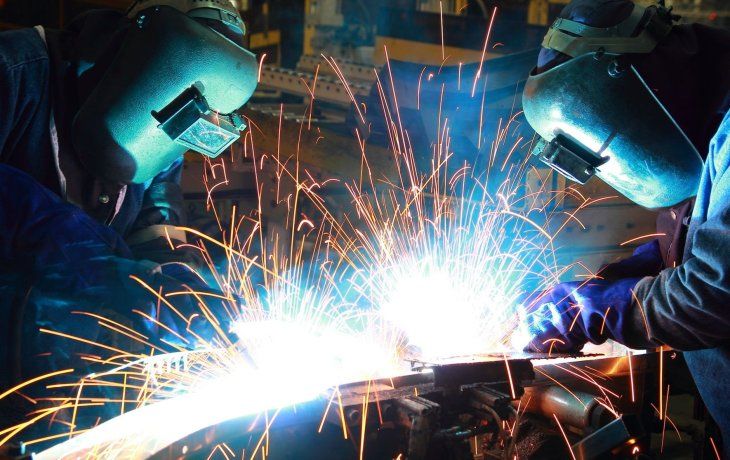 El derrumbe de la industria no se detiene: enero se desplomó otro 4,4% interanual