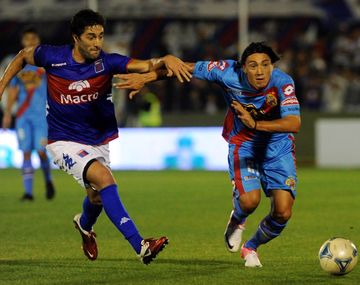 Arsenal derrotó a un Tigre golpeado en Victoria