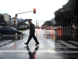 Rige un alerta por fuertes lluvias en la Capital y el Conurbano