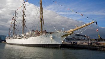 la fragata libertad llega a ushuaia para celebrar los 130 anos de esa ciudad la fragata libertad llega a ushuaia para celebrar los 130 anos de esa ciudad