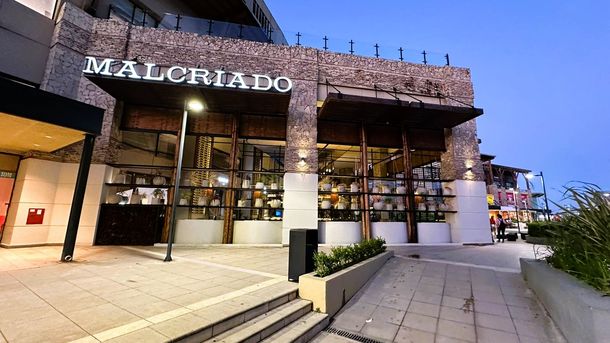 El restaurante y wine bar que destaca en zona oeste con su propuesta de fuegos y vinos