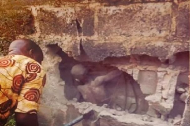 Niño quedó atrapado en dos paredes