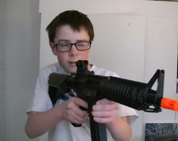 Pensó que su ametralladora no andaba