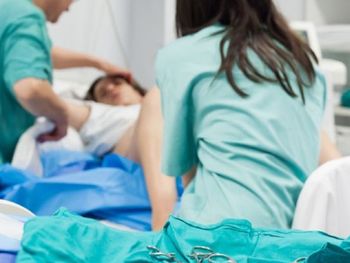 Coronavirus: primer contagio de madre a hijo vía placenta