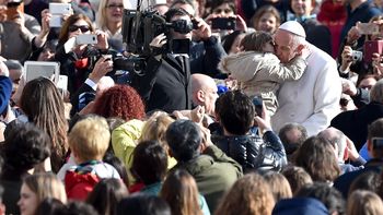 el papa suspendio audiencias de este jueves por un cuadro de fiebre el papa suspendio audiencias de este jueves por un cuadro de fiebre