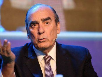 Francos admitió que Milei firmó el decreto sin saber lo que implicaba