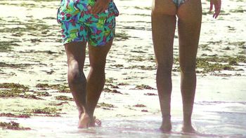 la manito carinosa de la novia de ezequiel pocho lavezzi la manito carinosa de la novia de ezequiel pocho lavezzi