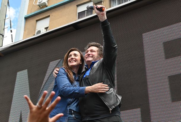 Sí, se puede: la nueva consigna que Milei lanzó en Martínez y El Palomar