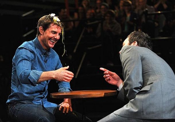 Tom Cruise terminó con la cabeza llena de huevo crudo
