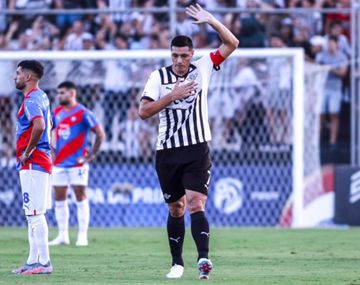 Técnico que tiene Boca en la mira perdió por goleada