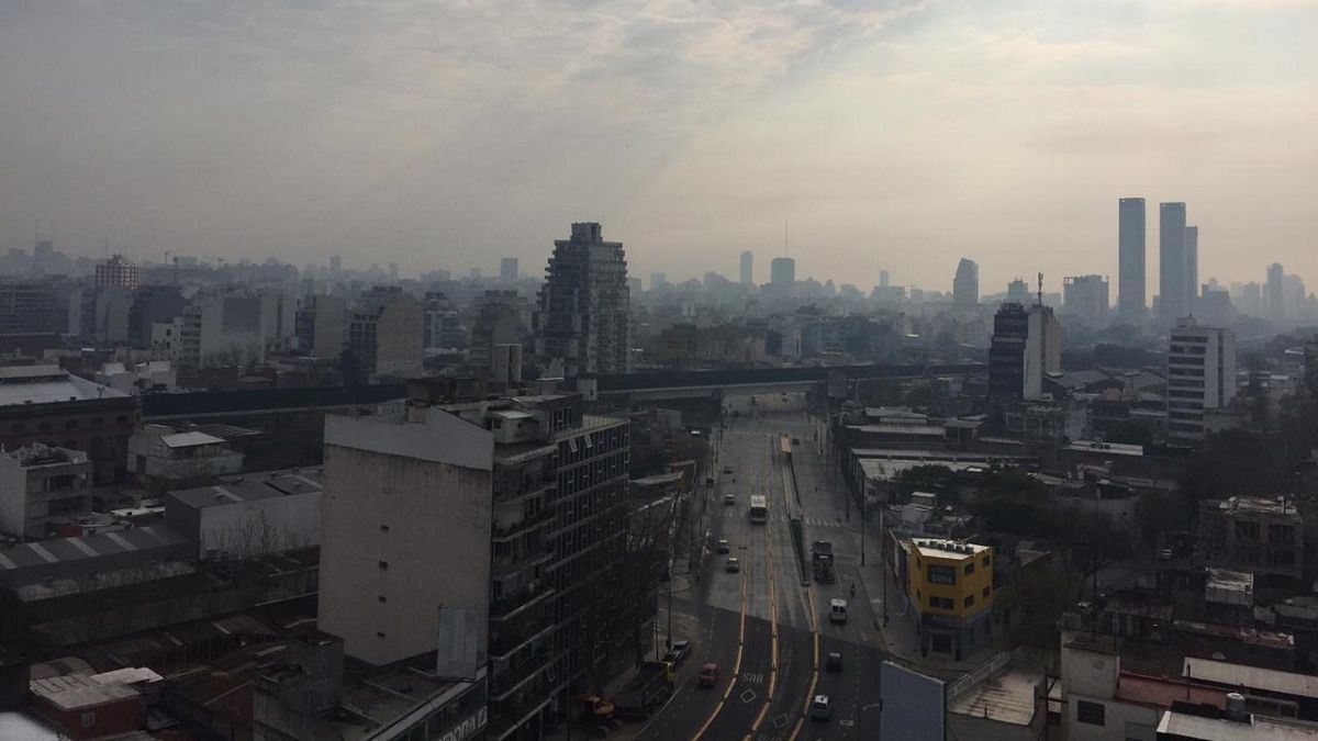 El humo de los incendios del Delta llegó a la Ciudad de Buenos Aires