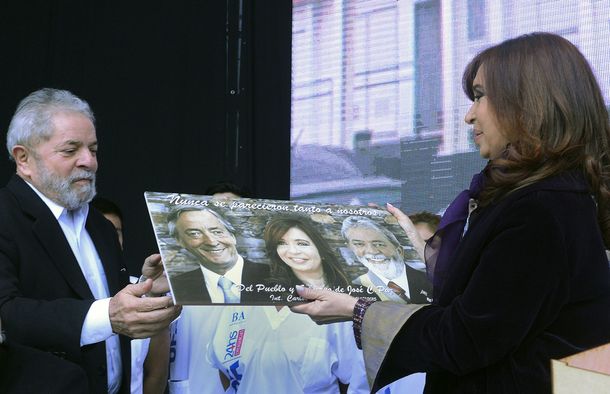Con un emotivo video, Cristina Kirchner convoca a celebrar el Día de la Democracia en Plaza de Mayo