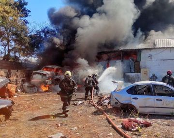 Impresionante incendio en un depósito de la Policía Federal en la Ciudad Buenos Aires