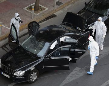 Así quedó el coche de Papadimos tras la explosión