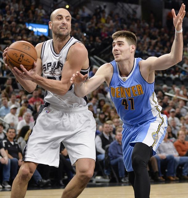 Ginóbili hizo 14 puntos para Spurs 118 - Nuggets 104