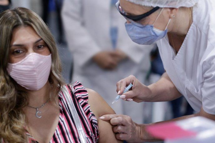 La Argentina está en el puesto 20 entre los países que más dosis de la vacuna administraron